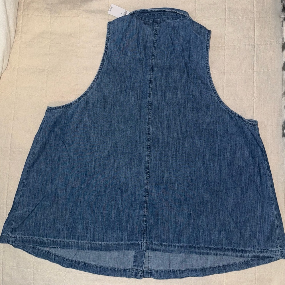 Brand New GAP Sleeveless Denim Trapeze Style Button Down Top - Picture 2 of 4